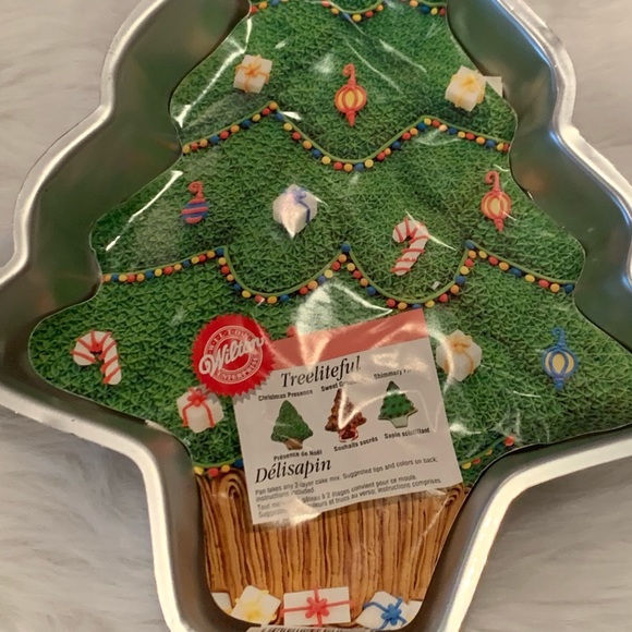 Wilton Kitchen Nwt Christmas Tree Cake Pan Poshmark